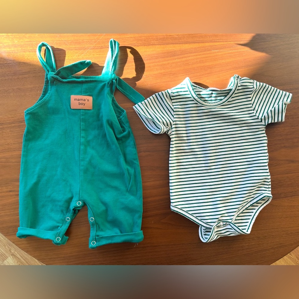 Mamas boy onesie and romper set. 12-18m - Picture 2 of 2